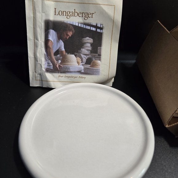 The Longaberger Woven Traditions 1-Pint Salt Crock Lid / Coaster in Ivory. - Picture 5 of 5